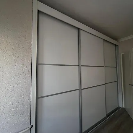 Central Apartment דירה סקופיה